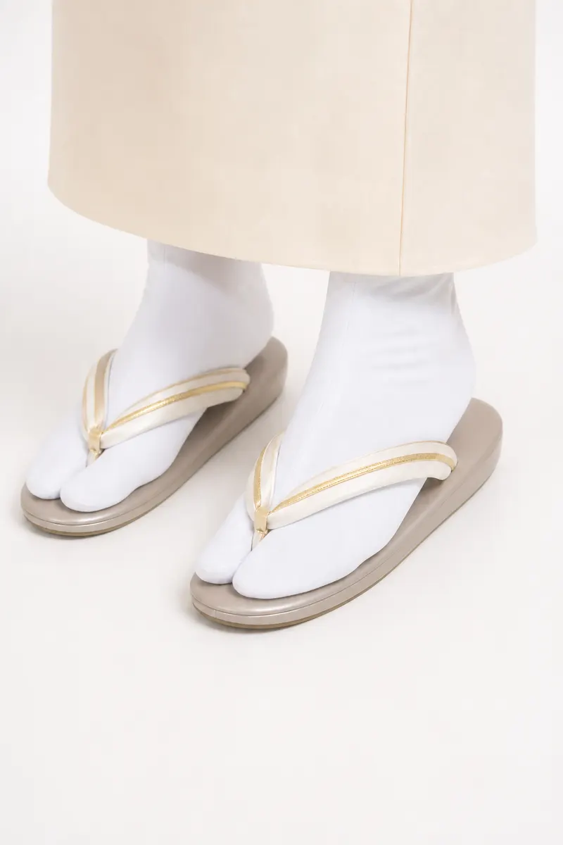 白金鼻緒 グレージュ草履